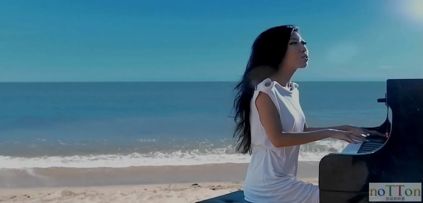 [www.nottonmv.com]曲婉婷 - 爱的海洋.mp4_20141007_003403.932.webp